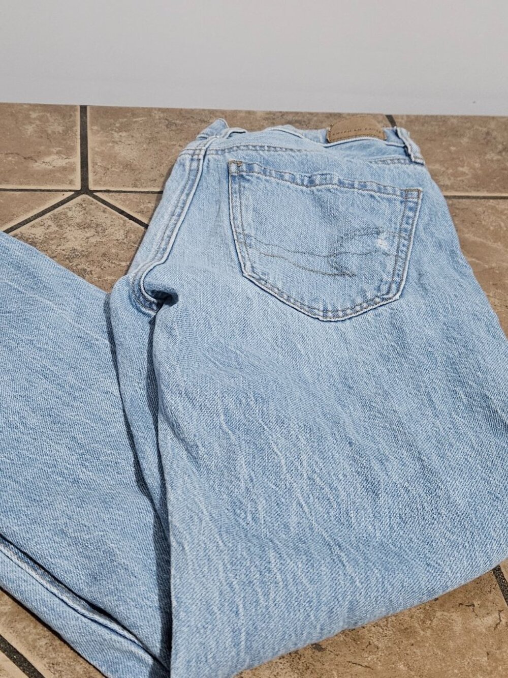 American Eagle Regular Fit Light Distress Wash Jeans Sz 00